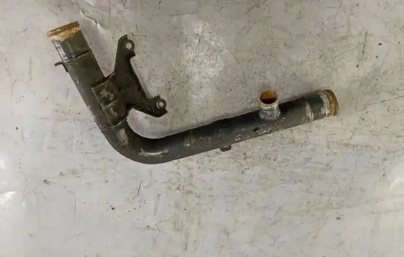 Engine coolant pipe/hose