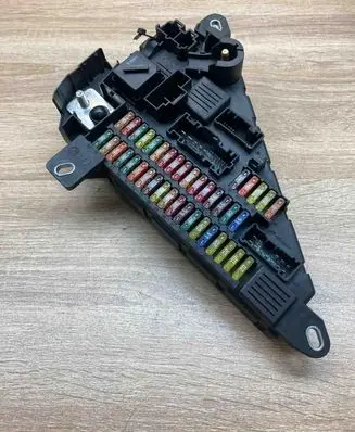 BMW 5 E60 E61 Fuse module 6906618 518956024
