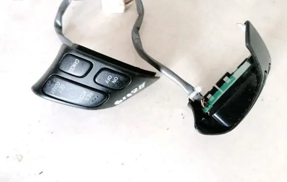 Mazda 6 Steering wheel buttons/switches 