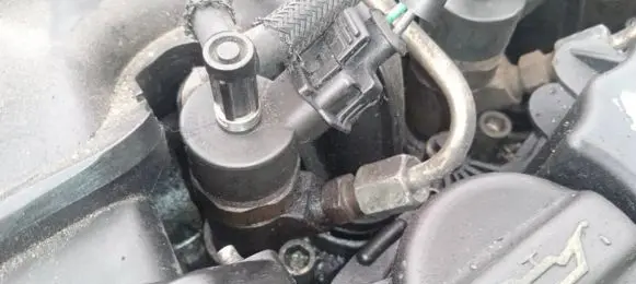 Ford Focus C-MAX Fuel injector 0445110259