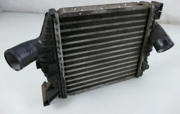 Mercedes-Benz Vito Viano W638 Intercooler radiator 6385012901