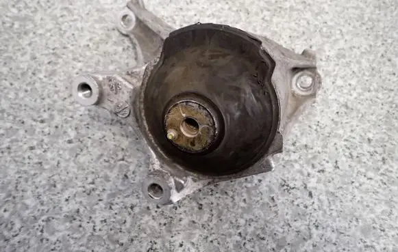 Honda Civic Engine mount vacuum valve UFOPODUSZKA