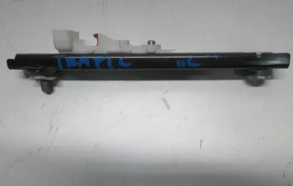 Opel Vivaro Seat belt adjustment rail 