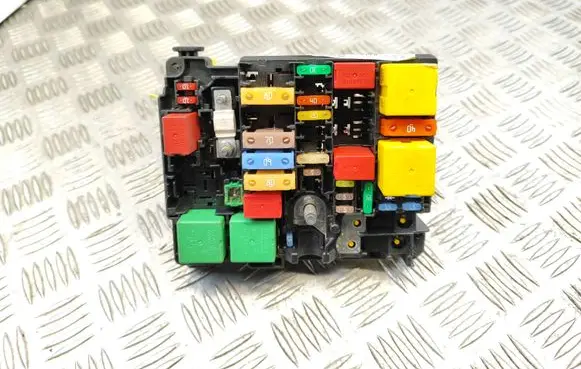 Peugeot 208 Fuse box set 9804848480 9807972380 82990002