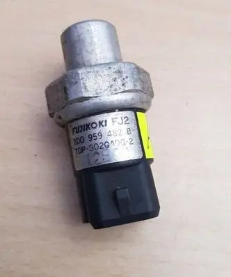 Audi A4 S4 B5 8D Air conditioning (A/C) pressure sensor 8D0959482B