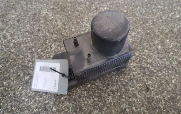 Mercedes-Benz C W203 Central locking vacuum pump 2038000043 0132006365