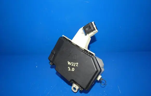 Mercedes-Benz S W222 Fuse box cover A2225400182