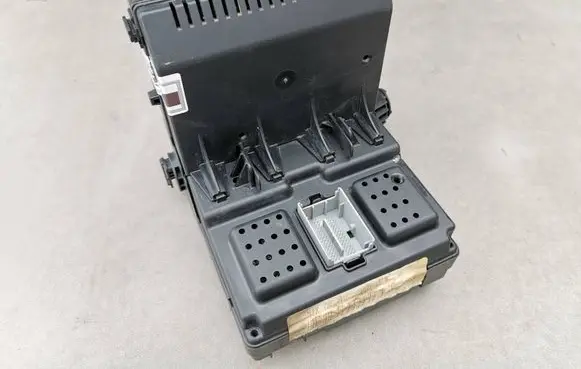 Volvo XC70 Fuse module 30728542 12243779 04W042