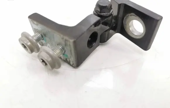 Skoda Octavia Mk2 (1Z) Rear door upper hinge 1Z0833401B
