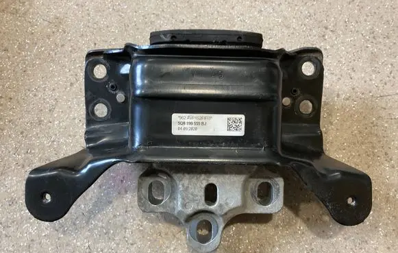 Volkswagen Golf VIII Gearbox mounting bracket 5Q0199555BJ