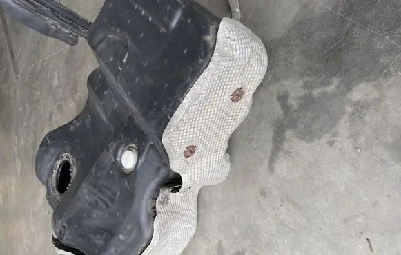 Volkswagen PASSAT B7 Fuel tank 