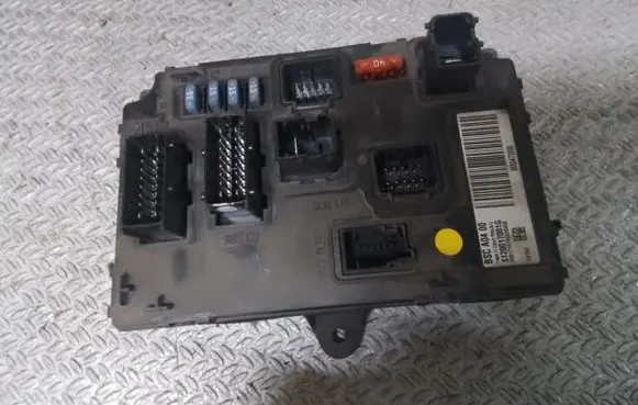 Peugeot 407 Fuse module 9655472080 S120017001G