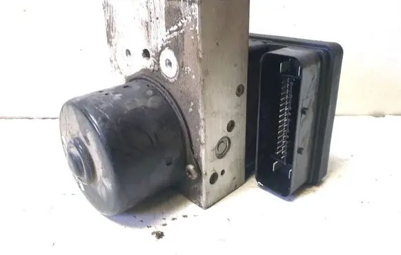 Volvo S60 ABS Pump 30643982