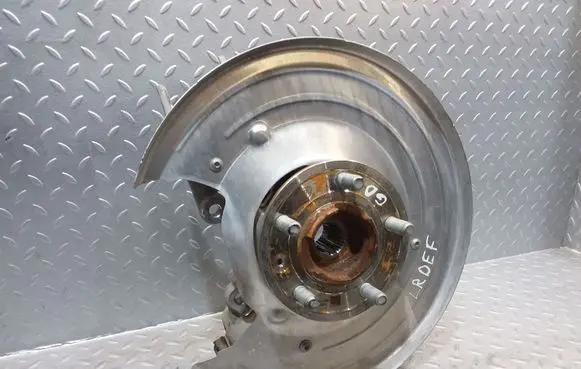 Land Rover Defender Rear wheel hub L8B25A970AC L8B21109AA CPLA2K316A
