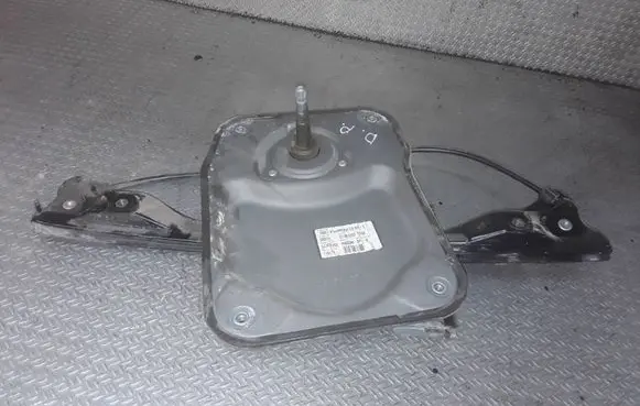 Skoda Roomster (5J) Front door manual window regulator 5J7837402