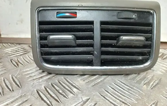 Audi Q5 SQ5 Rear air vent grill 8K0819203 8K0819203E