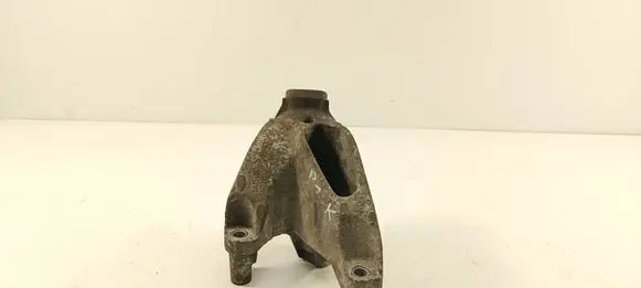 Engine mounting bracket