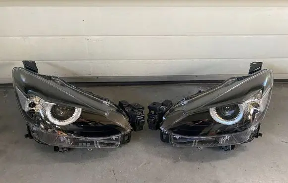 Mazda 2 Headlights/headlamps set 