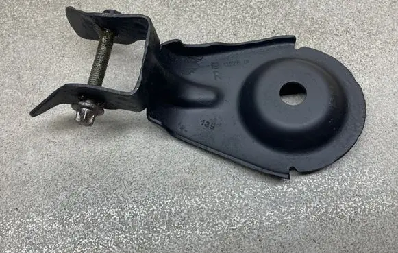 Radiator mount bracket