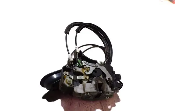 Mitsubishi Colt Front door lock