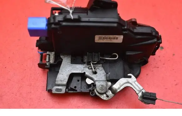 Skoda Fabia Mk2 (5J) Front door lock 3B1837015AR