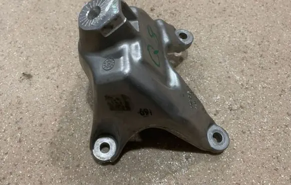 Audi Q8 Engine mounting bracket 8W0199307L