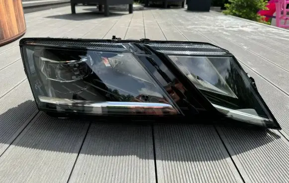 Skoda Octavia Mk3 (5E) Headlight/headlamp 5E1941016D 030110423200 E15A6369