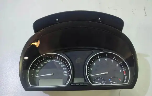 BMW X3 E83 Speedometer (instrument cluster)