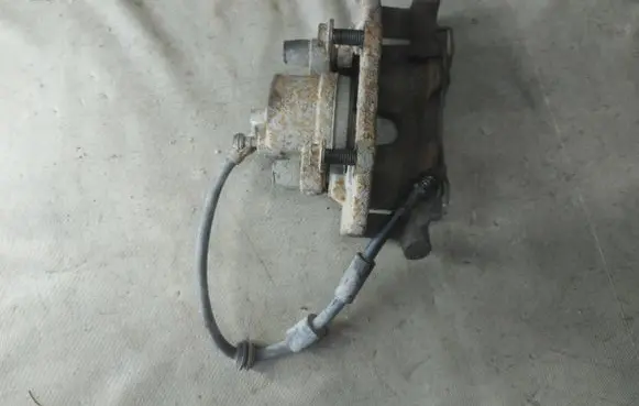 Ford Kuga I Front brake caliper