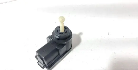 Headlight level adjustment motor