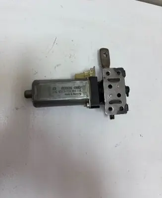 Mercedes-Benz S W221 Seat adjustment motor 0390203254