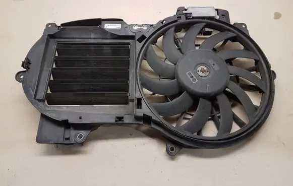 Radiator cooling fan shroud
