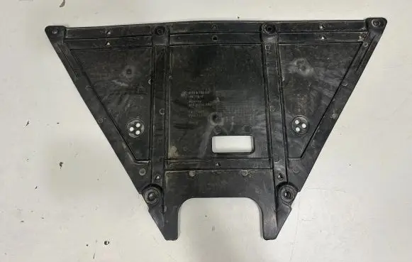 BMW i4 Center/middle under tray cover 8738054