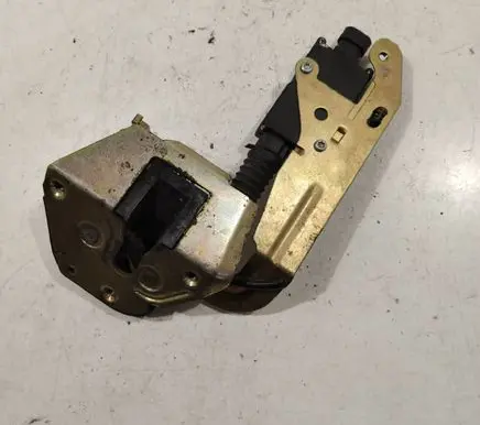 Peugeot 807 Rear door lock PZ08B01Y