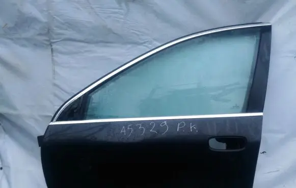 Peugeot 607 Front door juoda