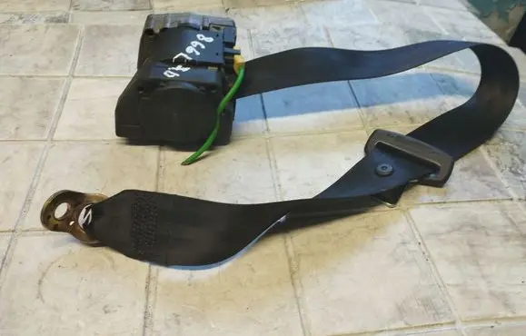 Audi A6 S6 C5 4B Rear seatbelt 040135