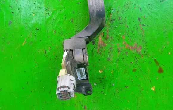 Ford Focus Accelerator throttle pedal