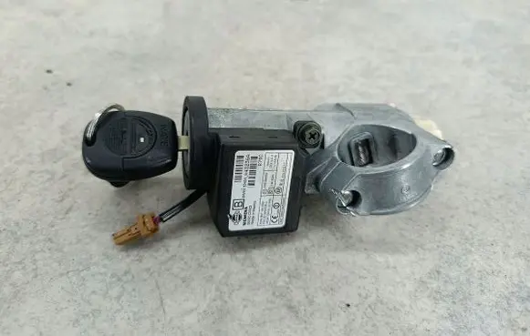 Nissan X-Trail T30 Ignition lock 