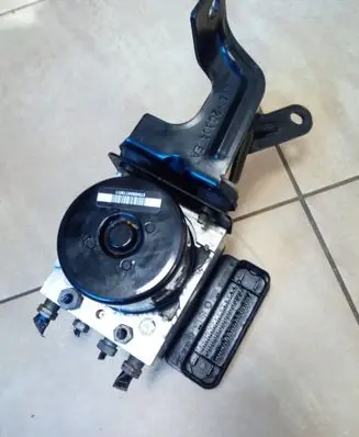 Ford Fiesta ABS Pump AV592C405EA NE67972