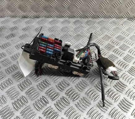 Mitsubishi 3000 GT Fuse module MB839030