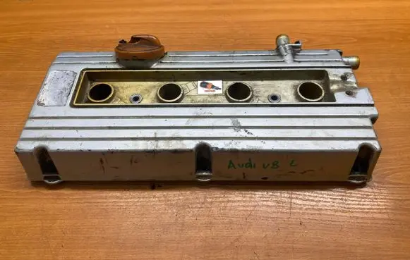 Audi V8 Rocker cam cover 077103475F