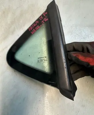 Seat Ibiza IV (6J,6P) Rear side window 312123