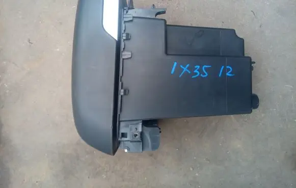 Hyundai ix35 Glove box central console 
