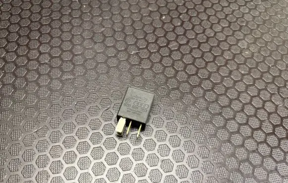 Volkswagen Touareg I Other relay 8Z0951253