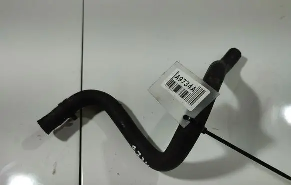 Engine coolant pipe/hose
