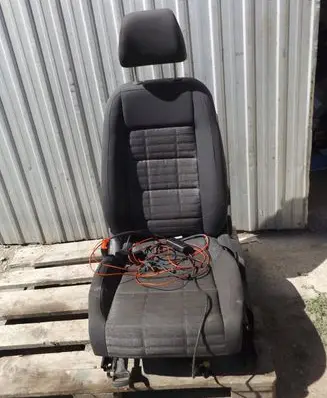 Volkswagen Touran I Front driver seat 