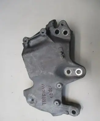 Opel Vivaro Engine mounting bracket