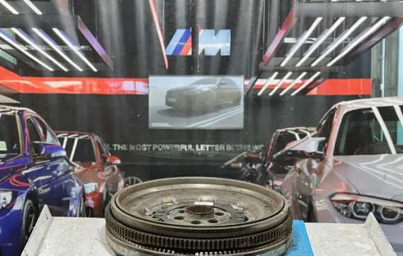 Volkswagen Multivan T7 Flywheel 05E105266F