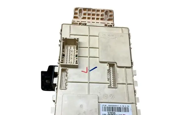 Hyundai i40 Fuse box set PA66TD30 3Z020 3Z0201504290117