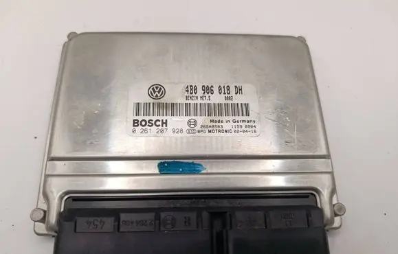 Volkswagen PASSAT B5.5 Engine control unit/module 4B0906018DH 26SA8583 0261207928